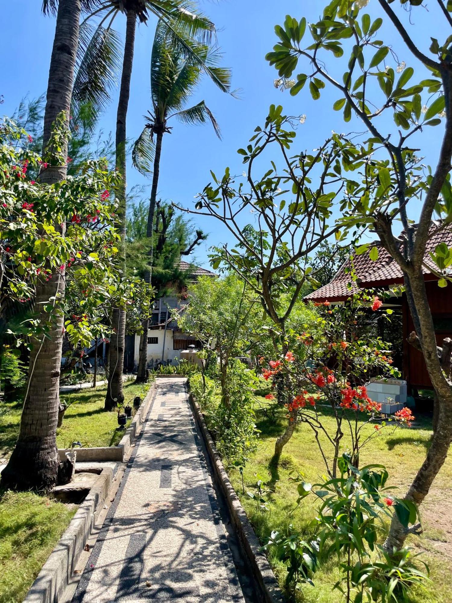 The Exile Sunsetpoint Hotel Gili Trawangan Exterior foto