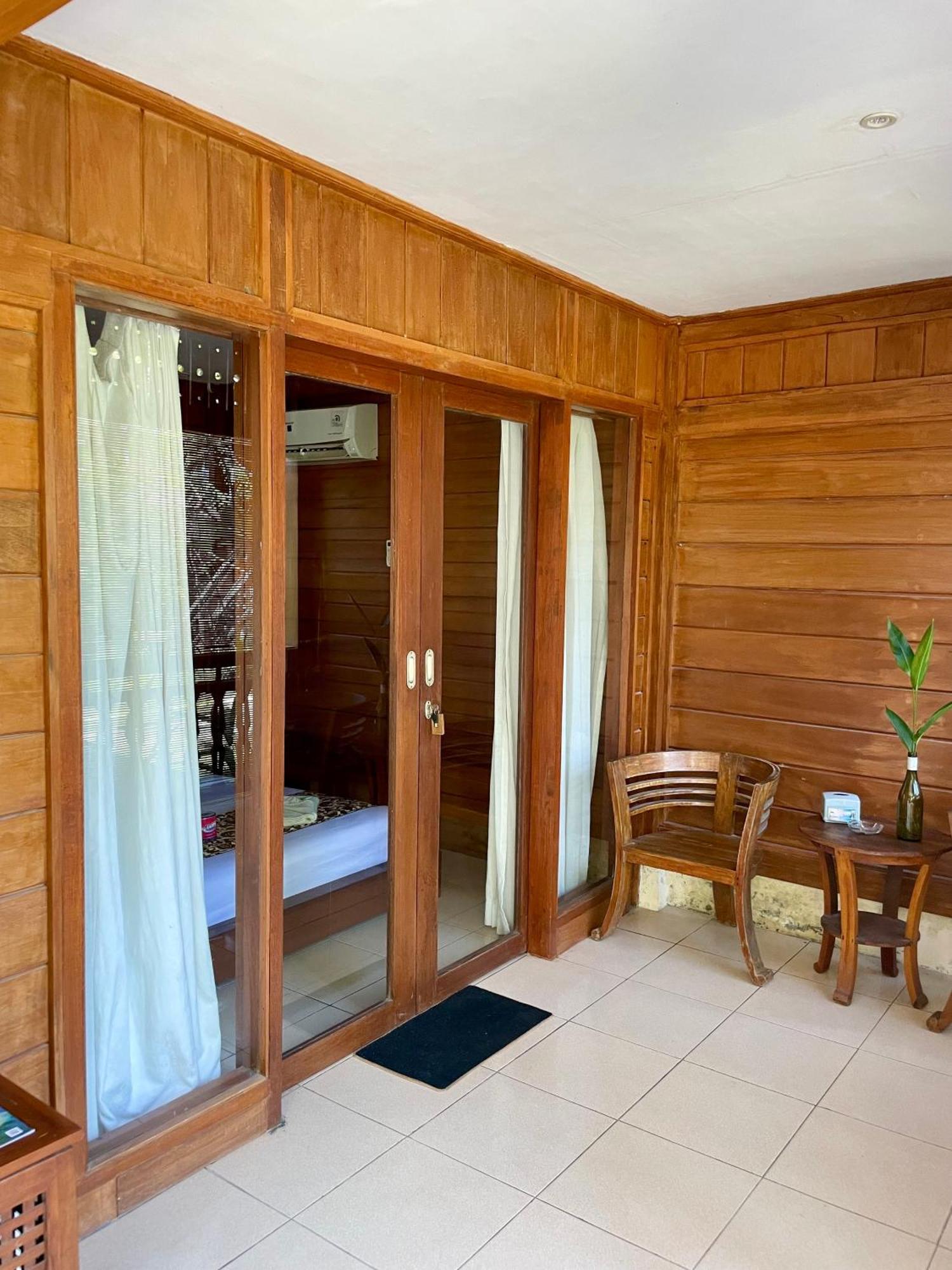 The Exile Sunsetpoint Hotel Gili Trawangan Exterior foto