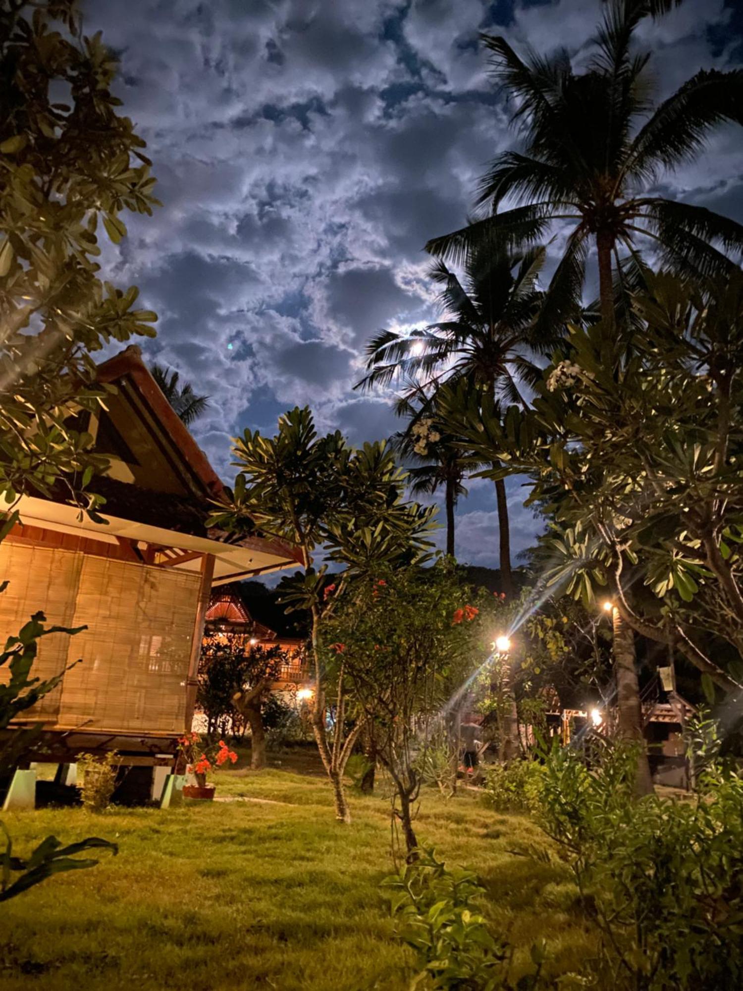 The Exile Sunsetpoint Hotel Gili Trawangan Exterior foto