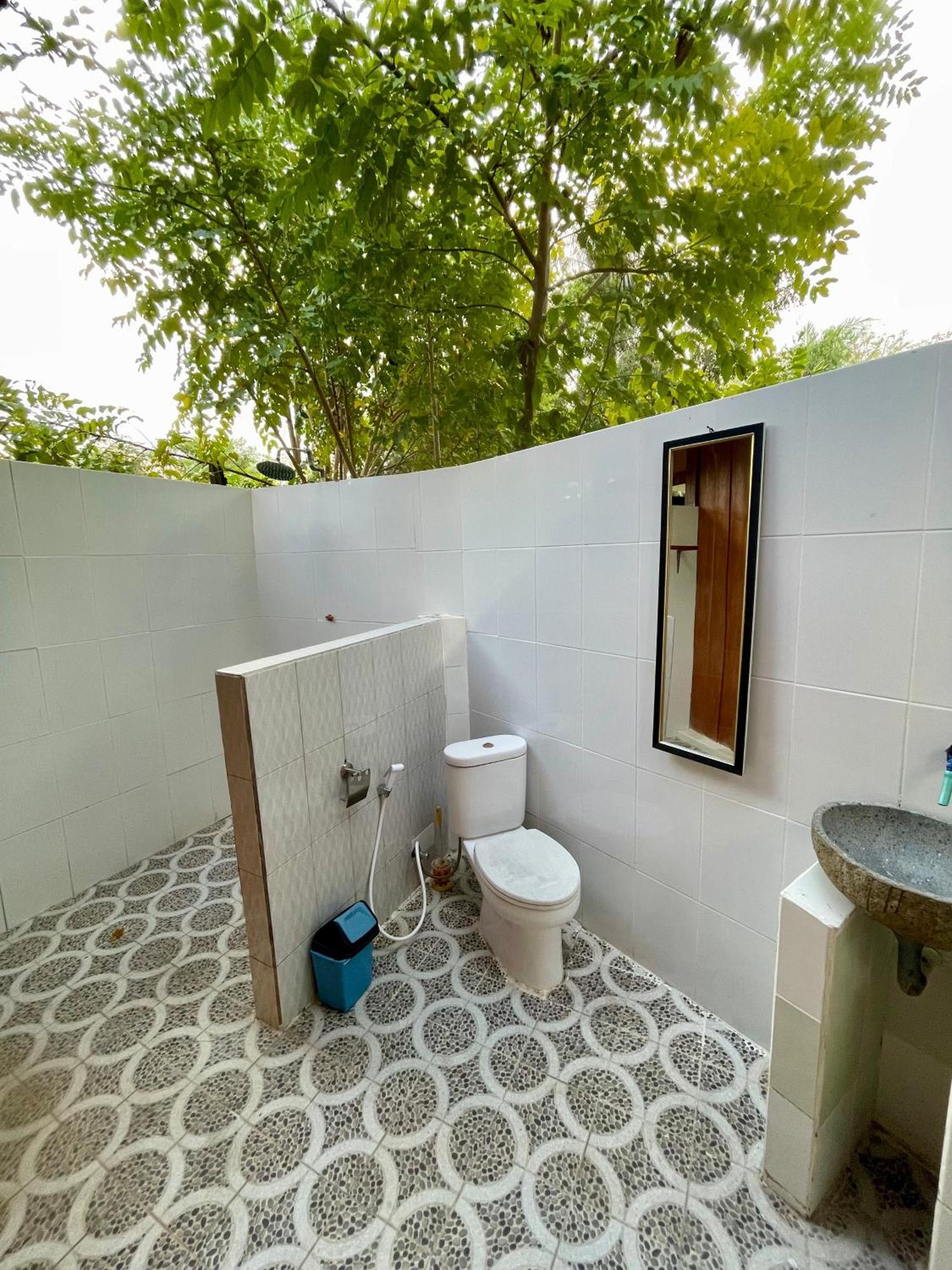 The Exile Sunsetpoint Hotel Gili Trawangan Exterior foto